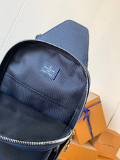 AVENUE SLINGBAG 31 IN NAVY BLUE TAIGA LEATHER