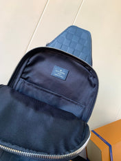 AVENUE SLINGBAG 31 IN NAVY BLUE TAIGA LEATHER WITH WHITE LOGO PRINTED