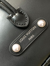 LV 25S NOÉ CARGO 24 IN BLACK GLOSSY CALFSKIN SILVER HARDWARE