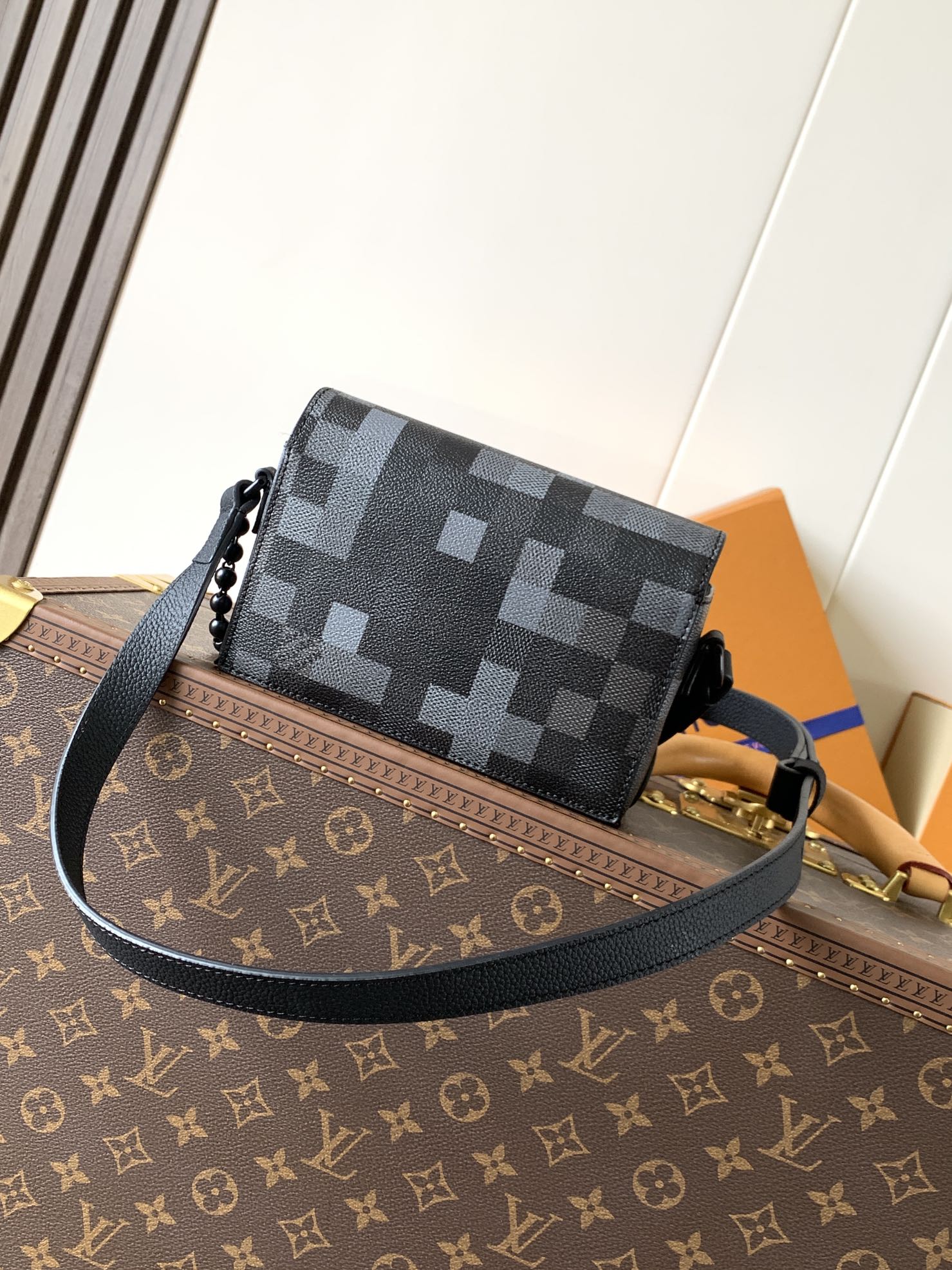LV 25S STEAMER BAG 18 IN DAMOFLAGE BLACK CANVAS