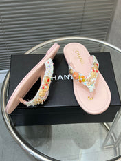 THONG SLIPPERS IN LIGHT PINK SOFT LEATHER WITH LOGO STICKER DETAIL
