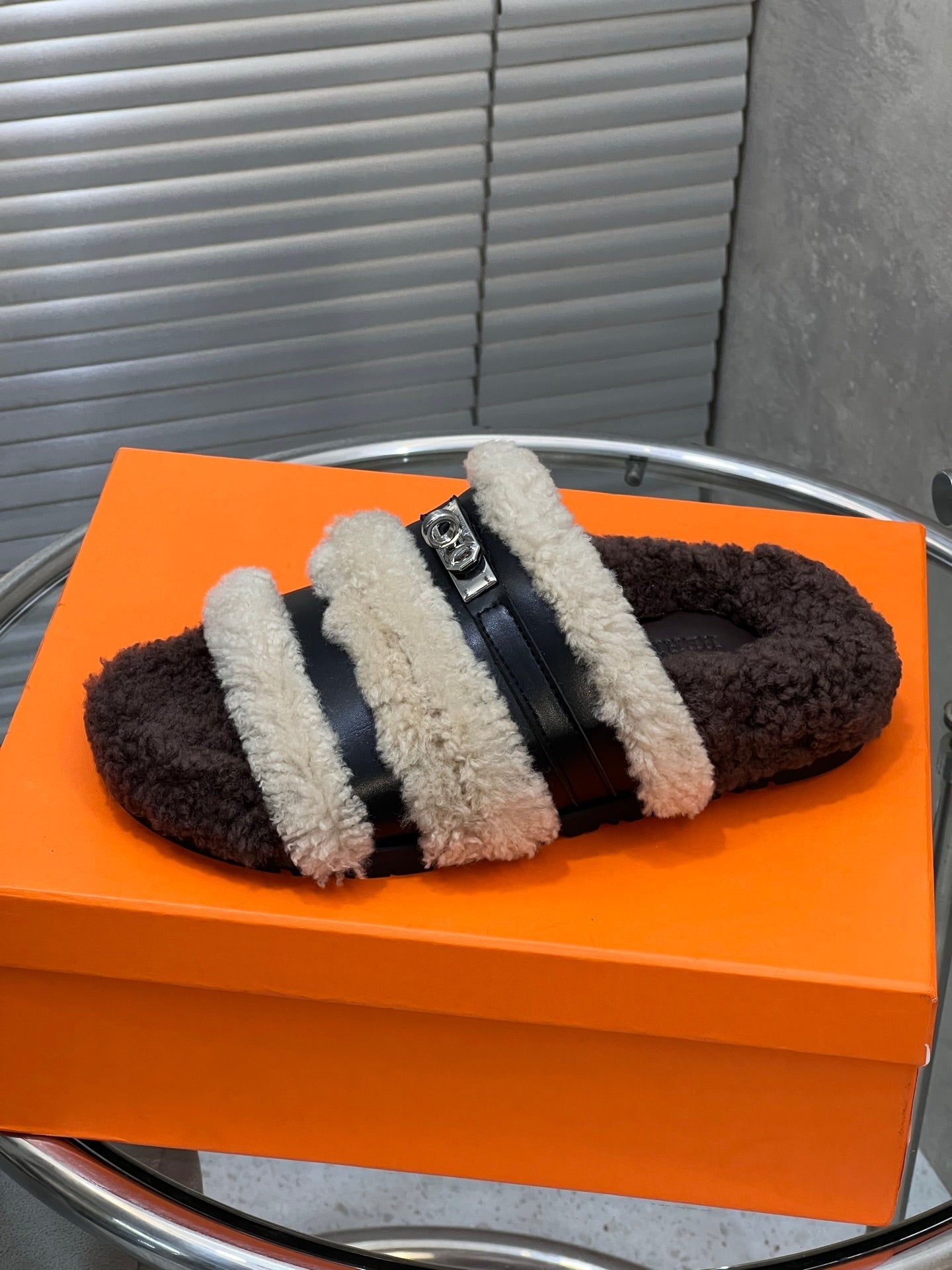 HM 25S SANDAL IN BEIGE WOOL AND BLACK LAMBSKIN WITH SILVER HARDWARE