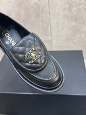 CHANEL 26S LOAFERS IN BLACK QUILTED CALFSKIN WITH CHAIN CC LOGO