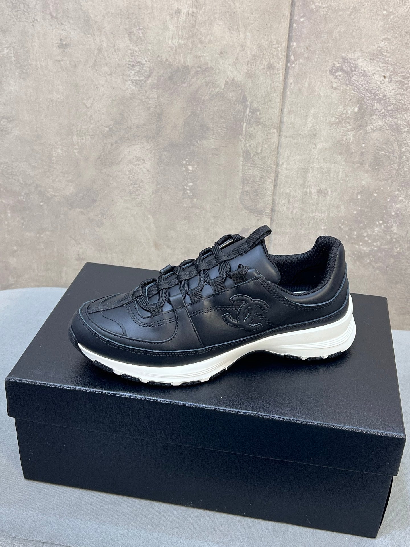 CHANEL 26S RUNNER CC LOGO SNEAKERS IN BLACK CALFSKIN