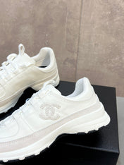 CHANEL 26S RUNNER CC LOGO SNEAKERS IN WHITE CALFSKIN AND SUEDE