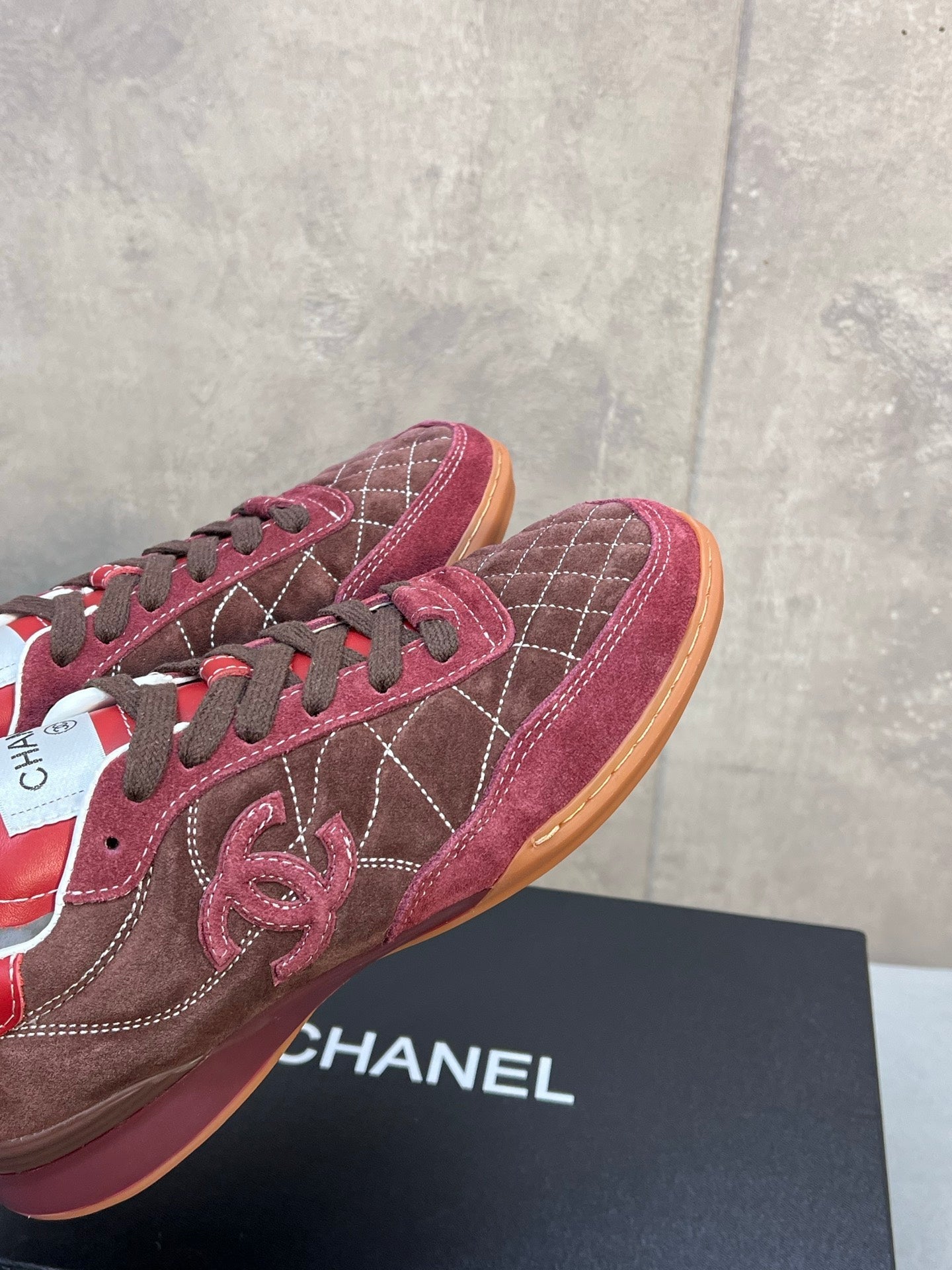 CHANEL 26S SNEAKERS IN DARK BROWN AND BURGUNDY RED SUEDE QUILTED CC LOGO
