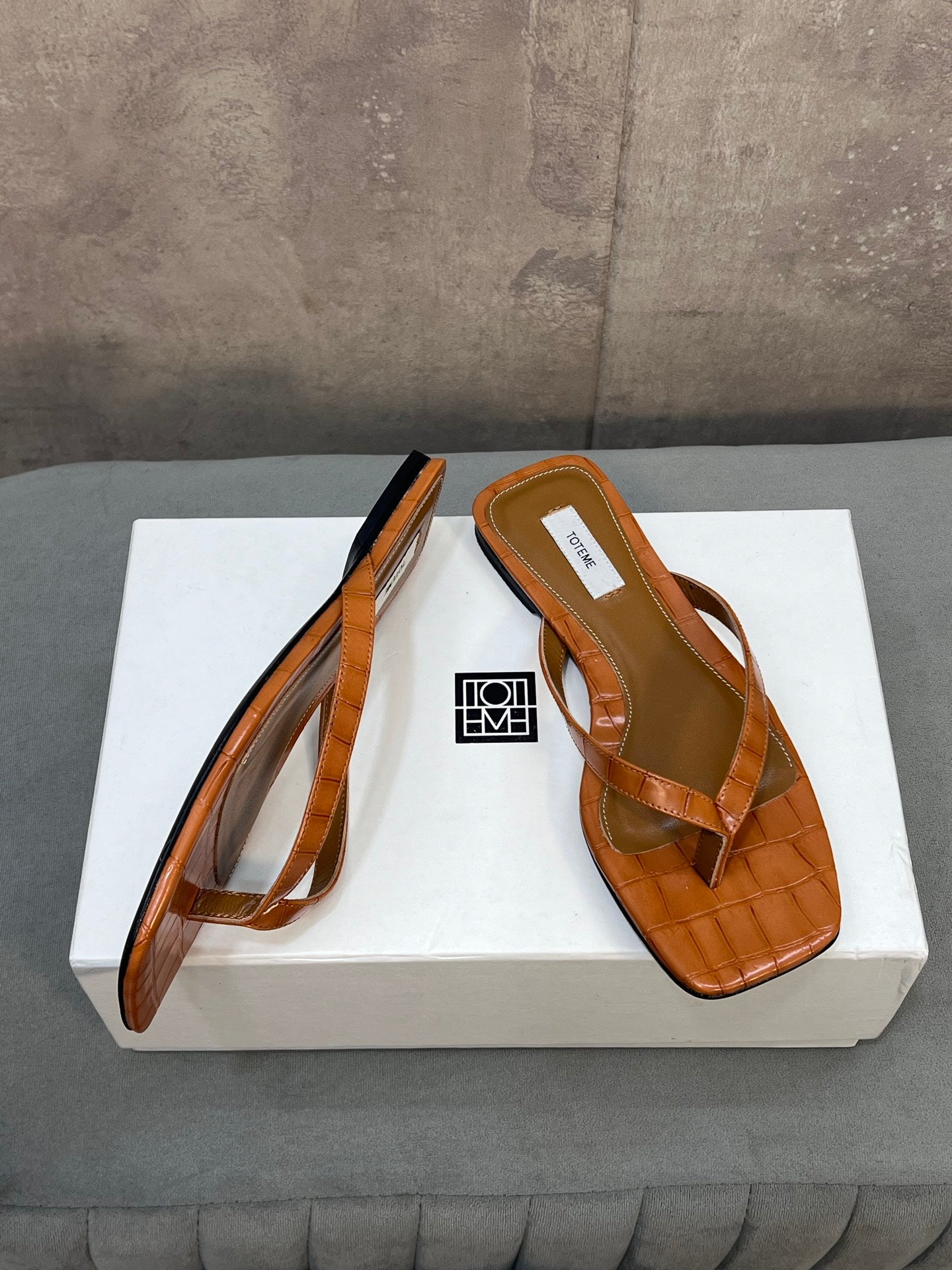 THE ROW 26S SQUARE TOE THONG SANDALS IN CARAMEL BROWN CROCODILE EMBOSSED CALFSKIN