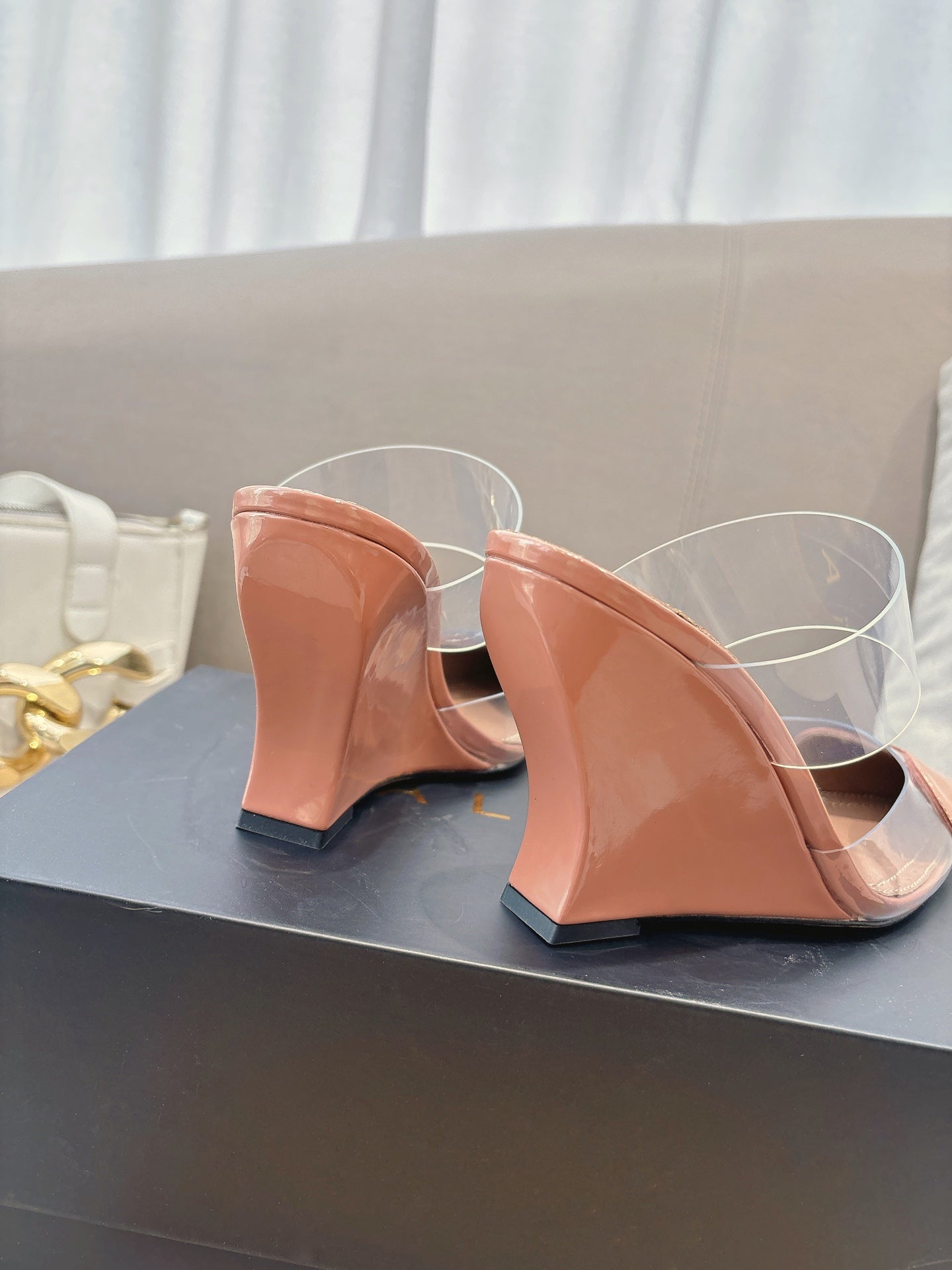 ALAIA 26S HIGH-HEEL WEDGE MULES 95 MM IN LIGHT BROWN GLOSSY CALFSKIN