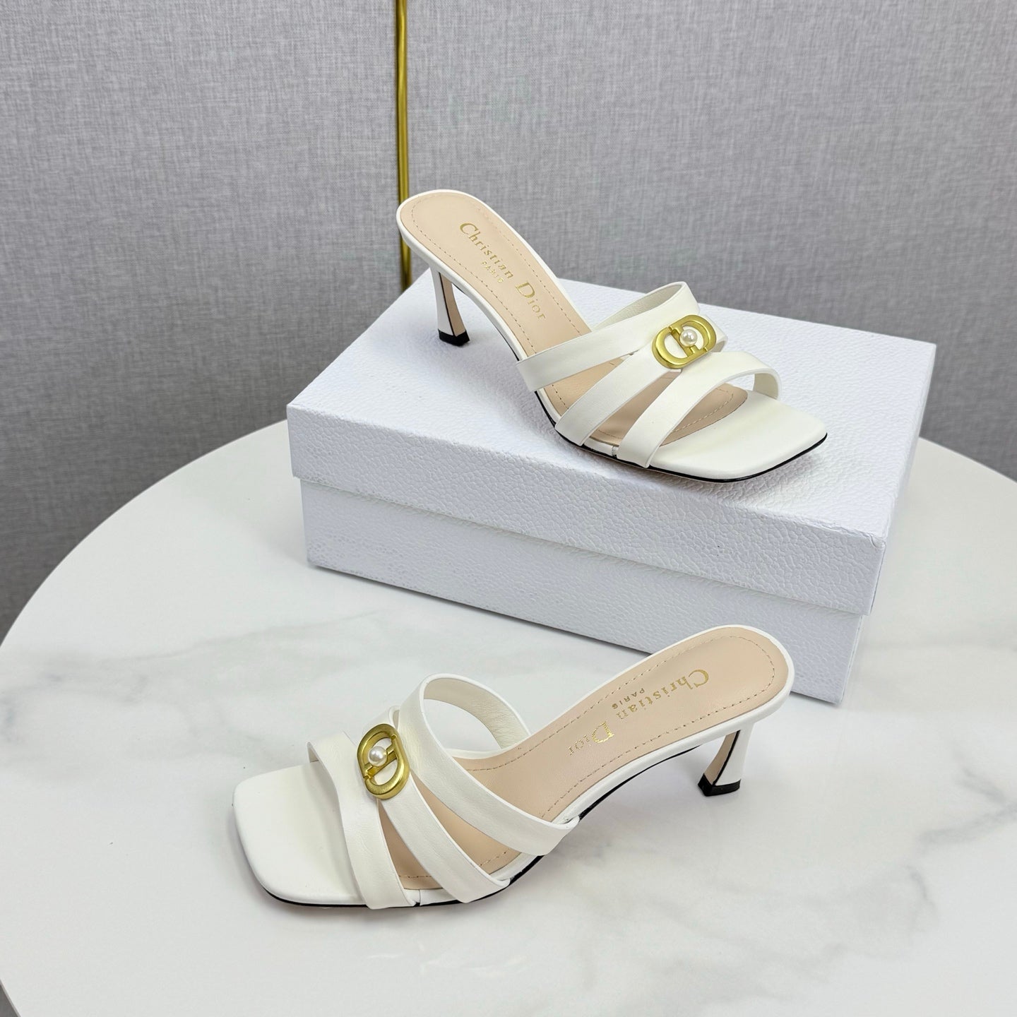 DIOR 26S 30 MONTAIGNE HIGH-HEELED IN WHITE CALFSKIN GOLD HARDWARE