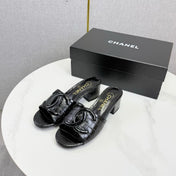 CHANEL 26S BLOCK HEEL SANDALS 40 MM IN BLACK CROCODILE-EMBOSSED CALFSKIN