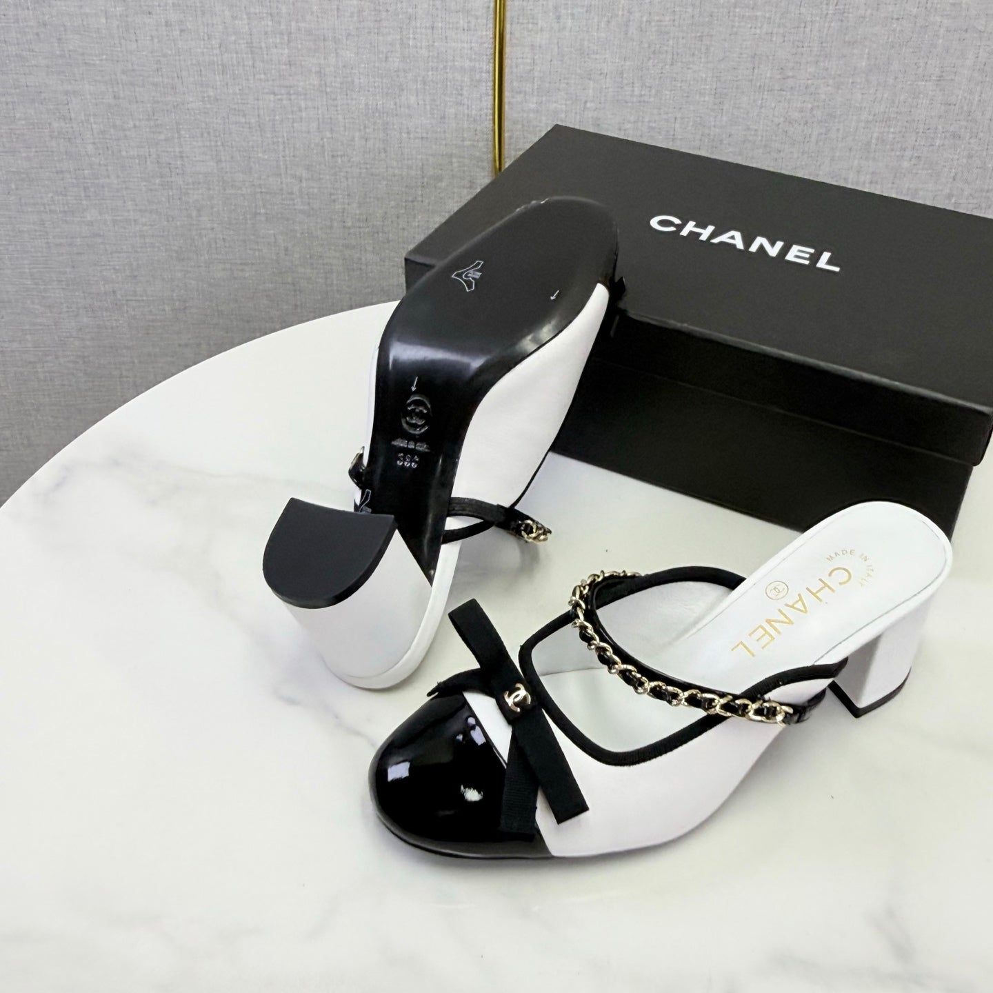 CHANEL 26S HIGH HEEL MULES 45 MM IN WHITE AND BLACK LAMBSKIN