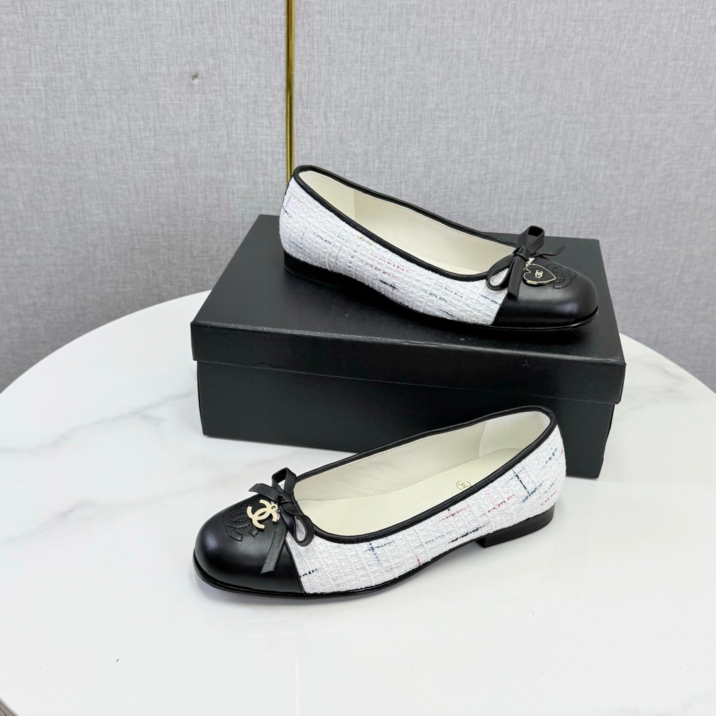 CHANEL 26S BALLET FLATS IN WHITE TWEED AND BLACK LAMBSKIN