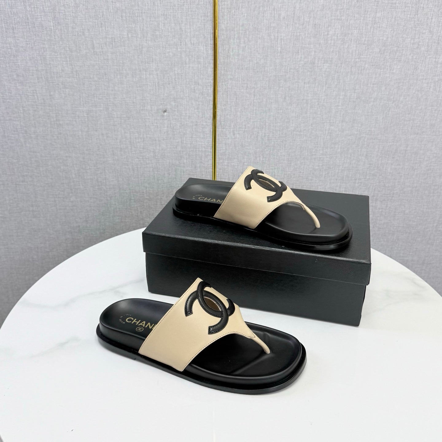 CHANEL 26S CC THONG SLIDES IN BEIGE AND BLACK LAMBSKIN