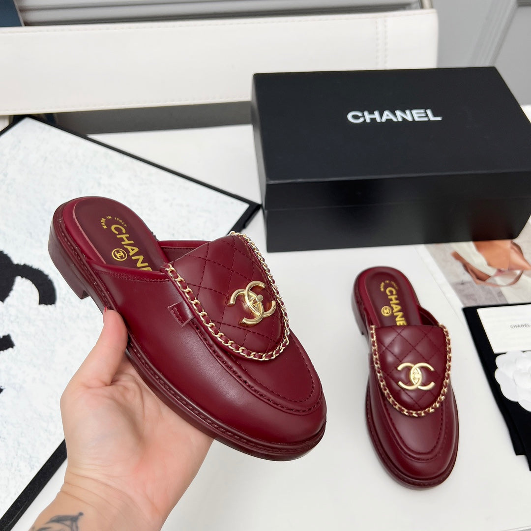 CHANEL 25S MULES WITH CHAIN DETAIL IN BURGUNDY CALFSKIN GOLD HARDWARE