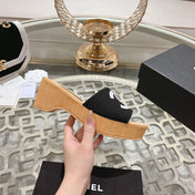 WEDGE PLATFORM IN BLACK LAMBSKIN WITH WHITE LOGO