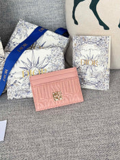 FREESIA CARD HOLDER 10 IN BABY PINK QUILTED ALLOVER CALFSKIN
