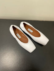ALAIA BALLET FLATS IN WHITE SMOOTH CALFSKIN