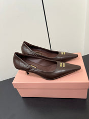 POINTED-TOE MID HEEL PUMPS IN CHOCOLATE SMOOTH LAMBSKIN