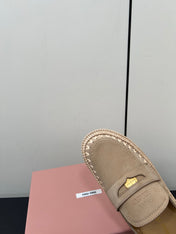 MULES SLIPPERS IN BEIGE SUEDE WITH GOLD COIN