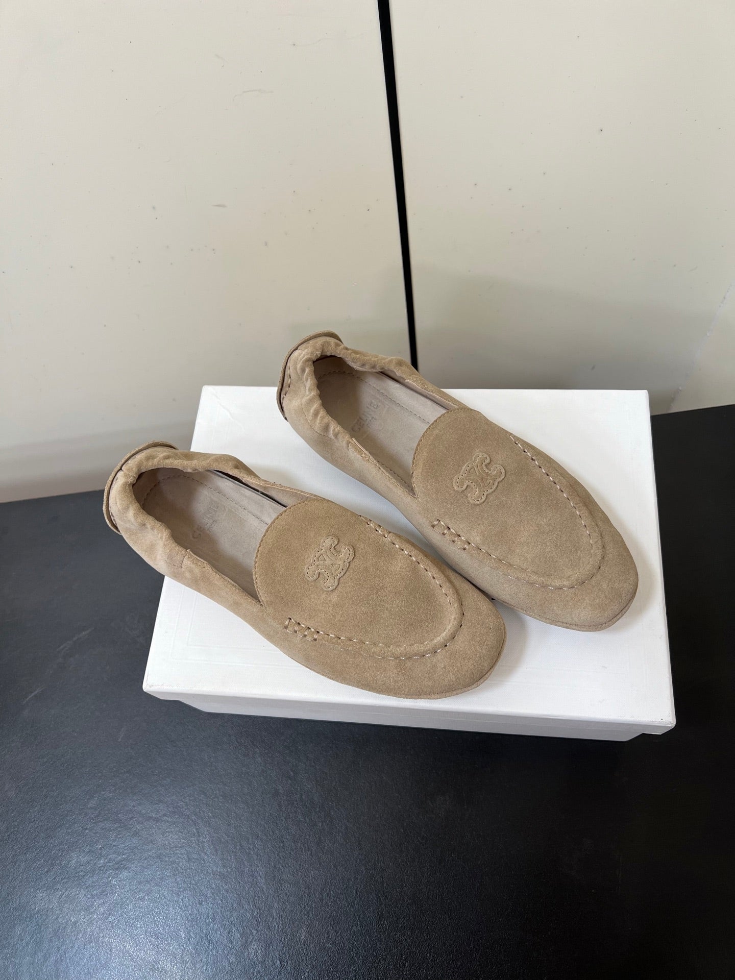 CELINE 26S MAILLON TRIOMPHE LOAFER IN BEIGE SUEDE