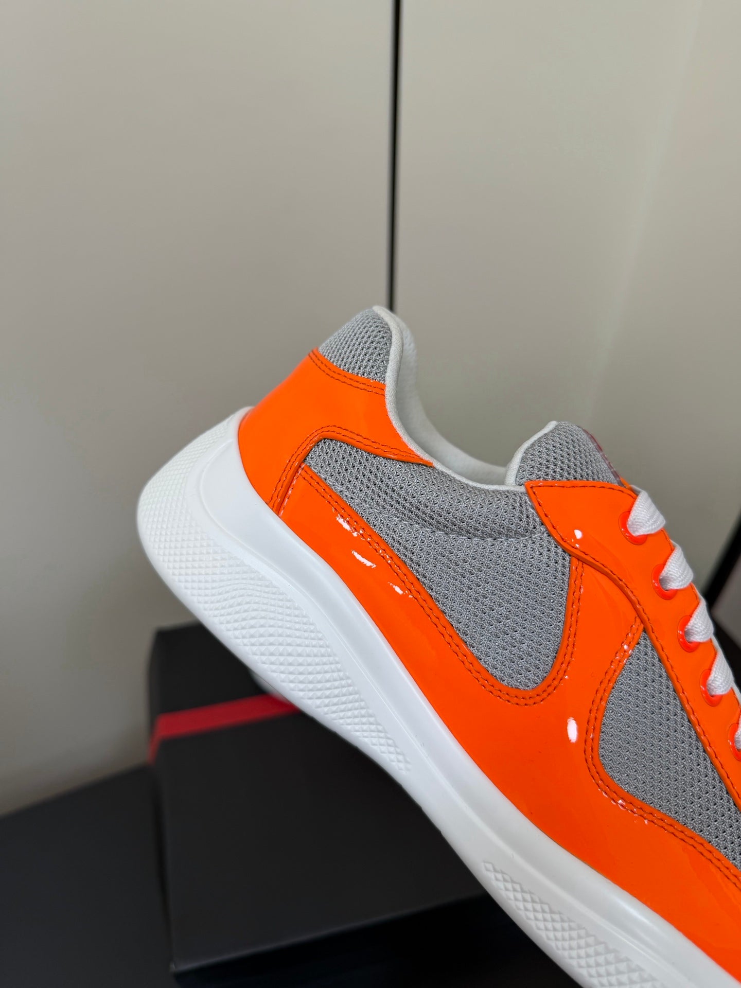 PRADA 26S SNEAKERS IN ORANGE PATENT CALFSKIN AND WHITE MESH