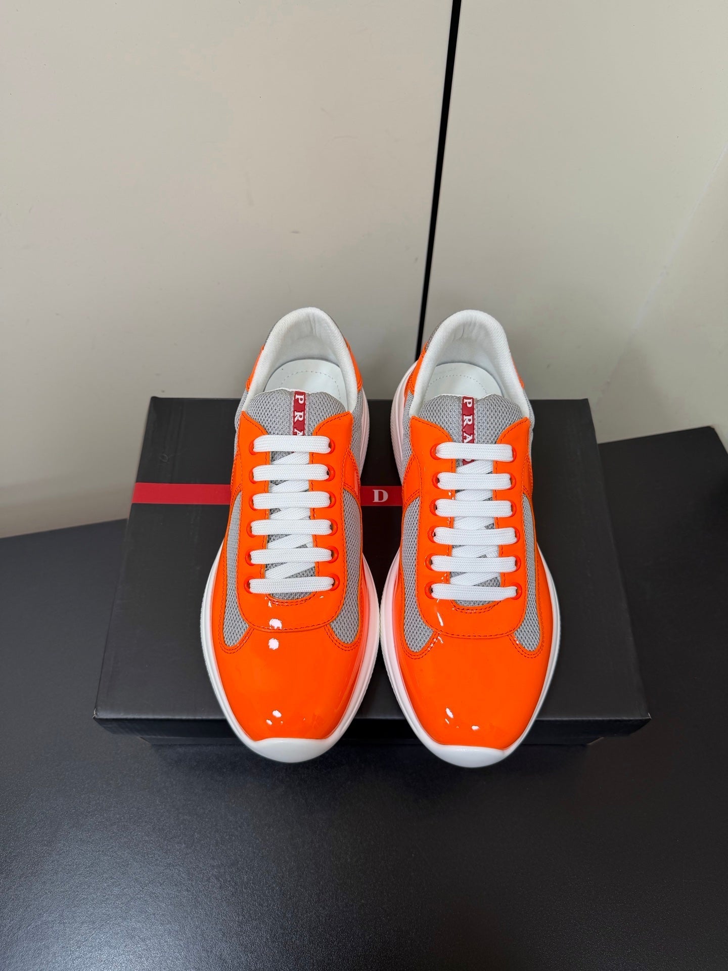 PRADA 26S SNEAKERS IN ORANGE PATENT CALFSKIN AND WHITE MESH