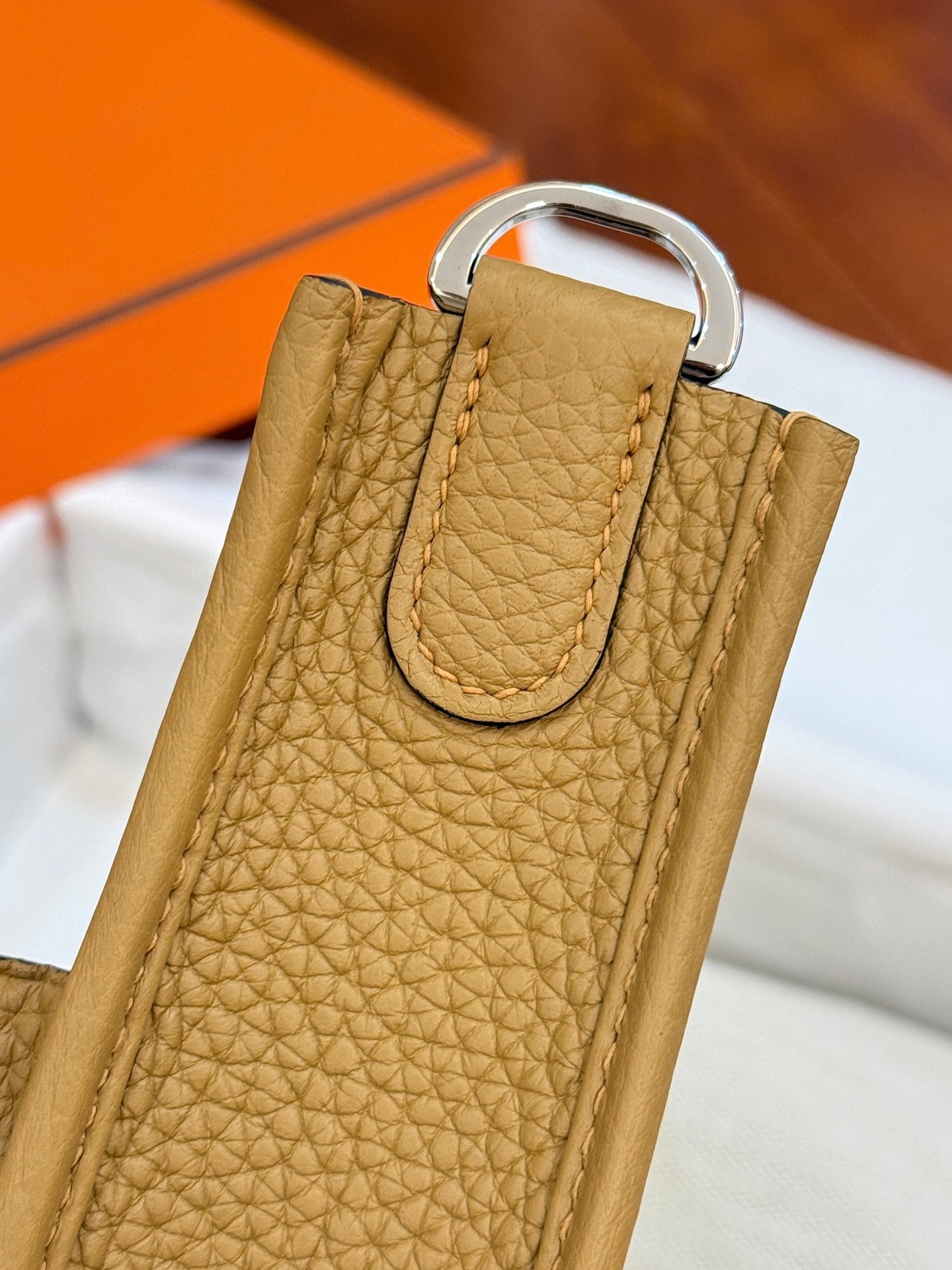 HM 26S EVELYNE BAG 23MM IN GOLDEN BROWN GRAINED CALFSKIN
