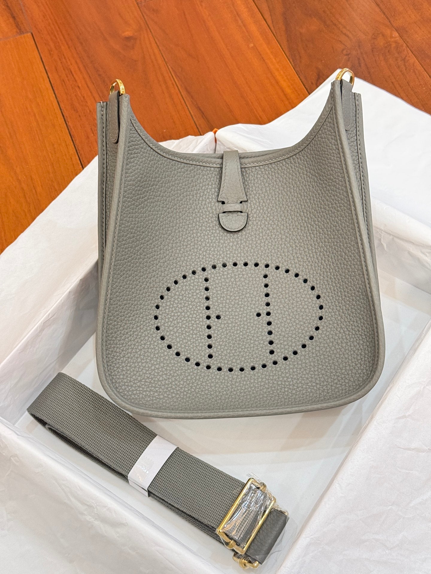 HM 26S EVELYNE BAG 23MM IN GRAY GRAINED CALFSKIN