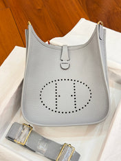 HM 26S EVELYNE BAG 23MM IN LIGHT GRAY GRAINED CALFSKIN