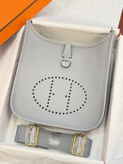 HM 26S EVELYNE BAG 23MM IN LIGHT GRAY GRAINED CALFSKIN