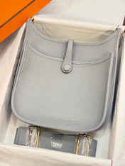 HM 26S EVELYNE BAG 23MM IN LIGHT GRAY GRAINED CALFSKIN
