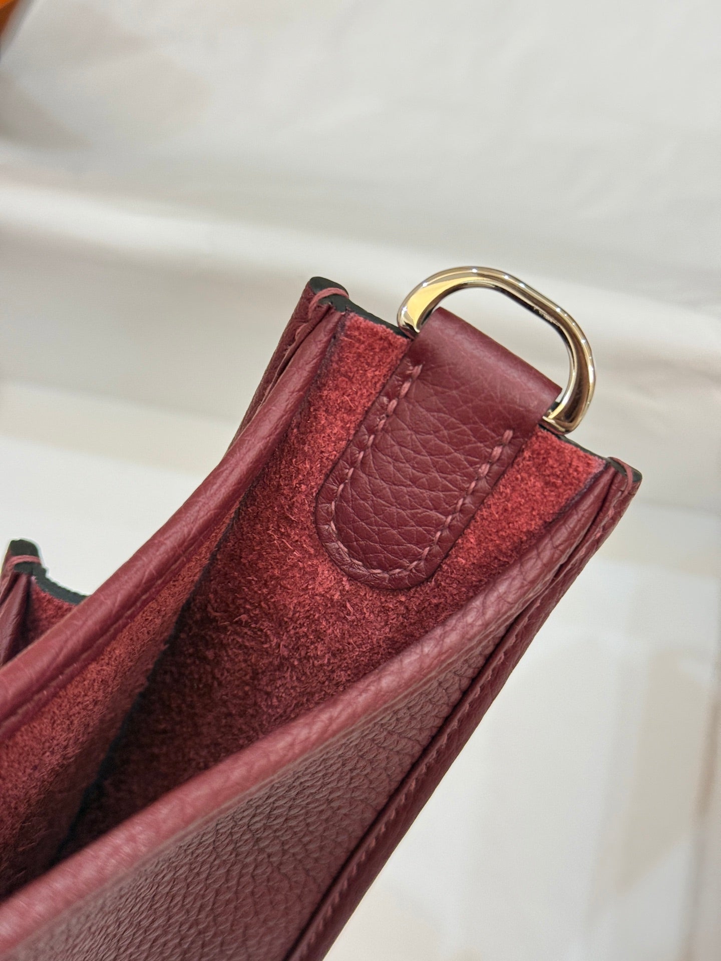 HM 26S EVELYNE BAG 23MM IN WINE RED GRAINED CALFSKIN