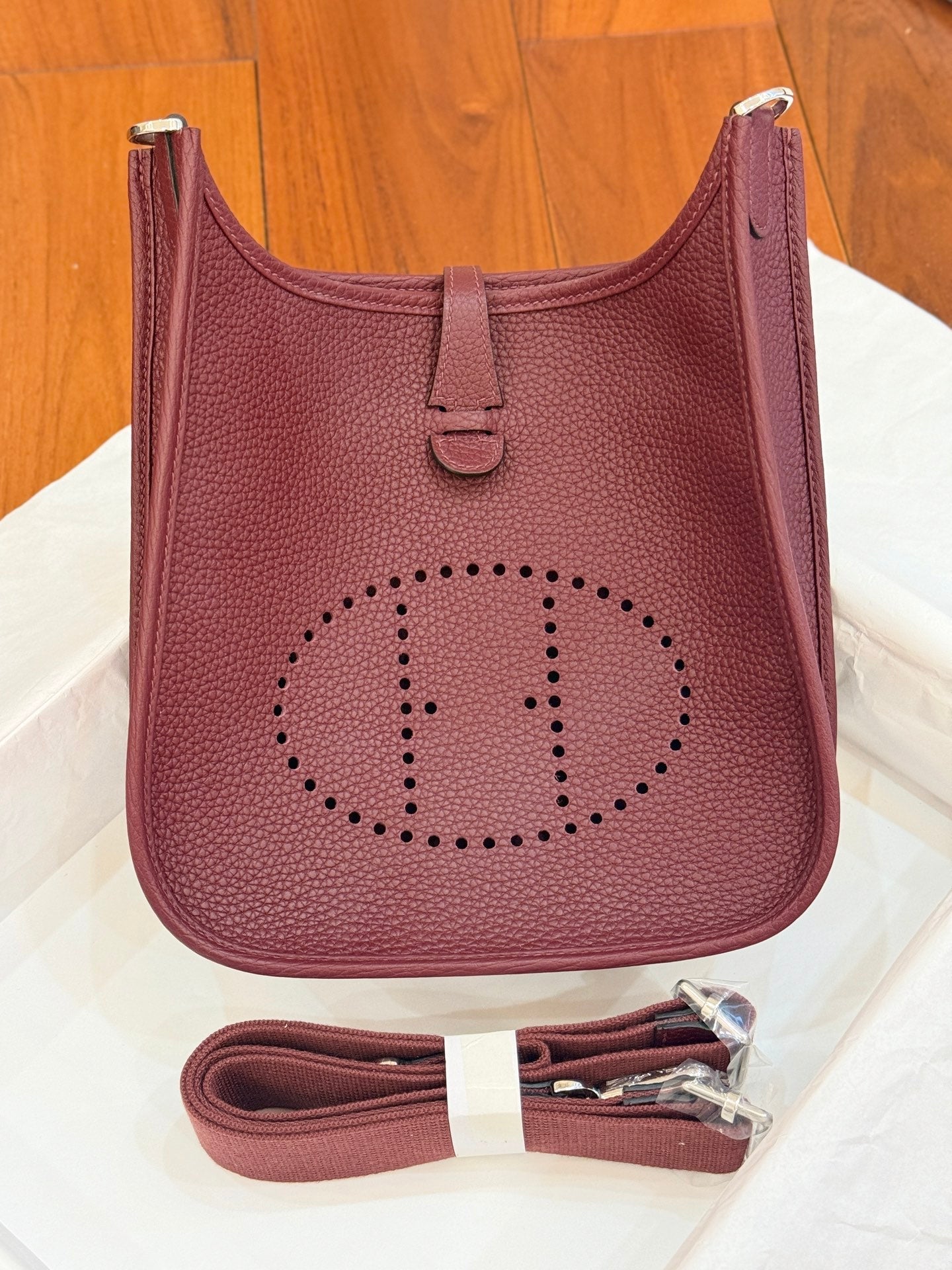 HM 26S EVELYNE BAG 23MM IN WINE RED GRAINED CALFSKIN
