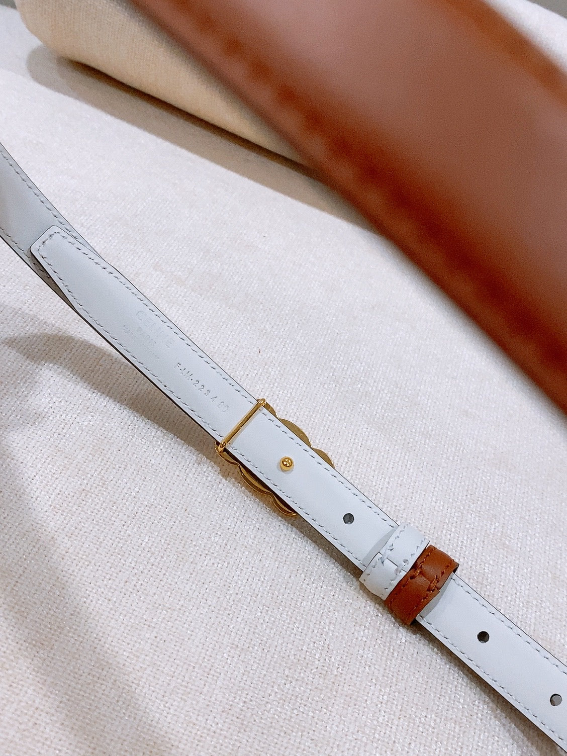CELINE 26S REVERSIBLE BELT 18 MM IN WHITE AND BROWN CALFSKIN 656088