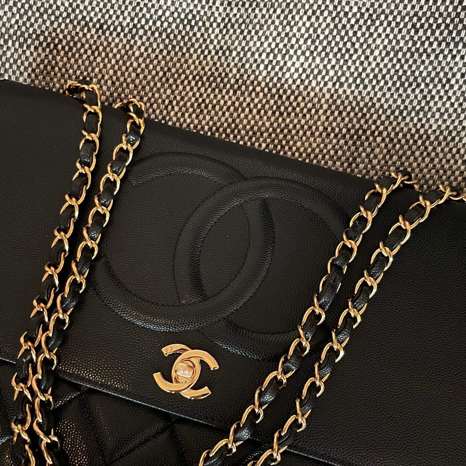 CHANEL 26S LARGE CC LOGO FLAP SHOULDER BAG 33 IN BLACK CAVIAR CALFSKIN GOLD HARDWARE