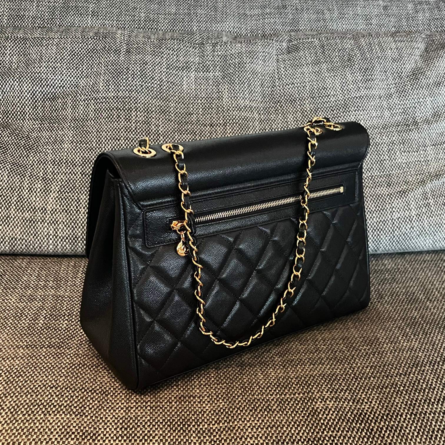 CHANEL 26S LARGE CC LOGO FLAP SHOULDER BAG 33 IN BLACK CAVIAR CALFSKIN GOLD HARDWARE