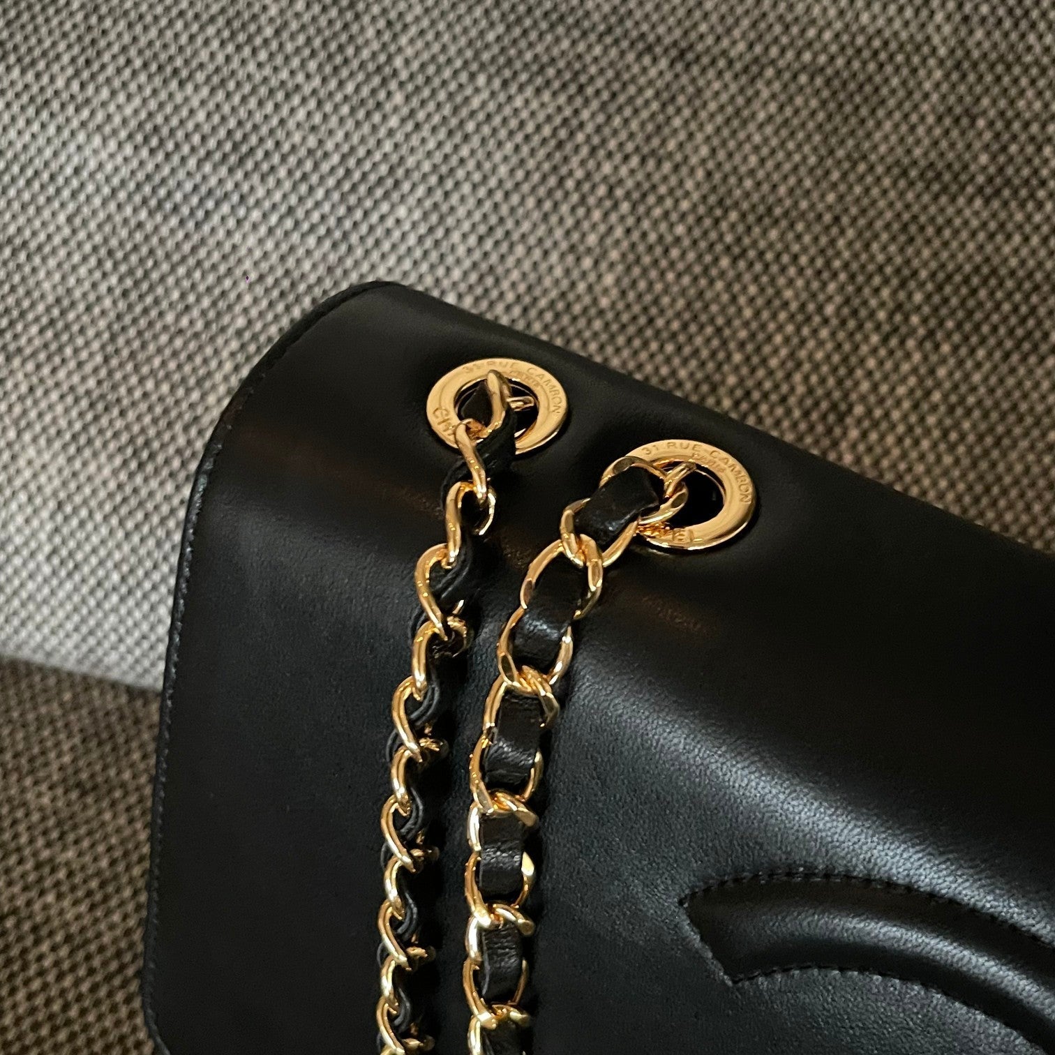 CHANEL 26S LARGE CC LOGO FLAP SHOULDER BAG 33 IN BLACK LAMBSKIN GOLD HARDWARE