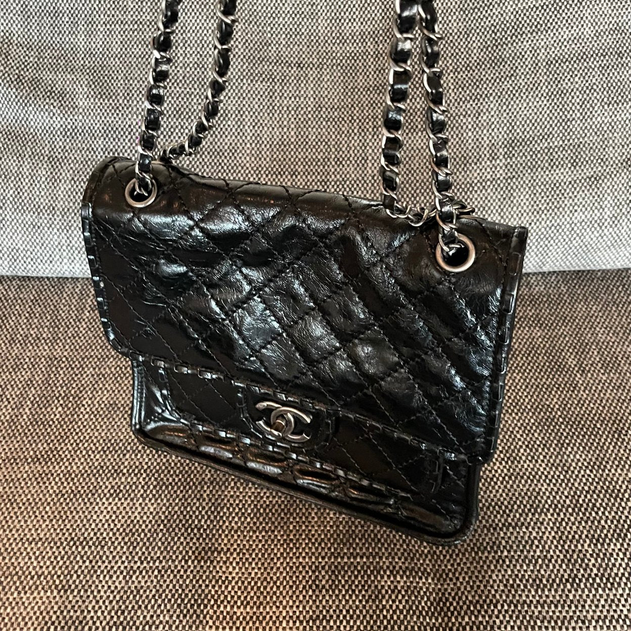 CHANEL 26S CLASSIC FLAP BAG 26 IN BLACK AGED CRINKLED CALFSKIN DARK SILVER HARDWARE
