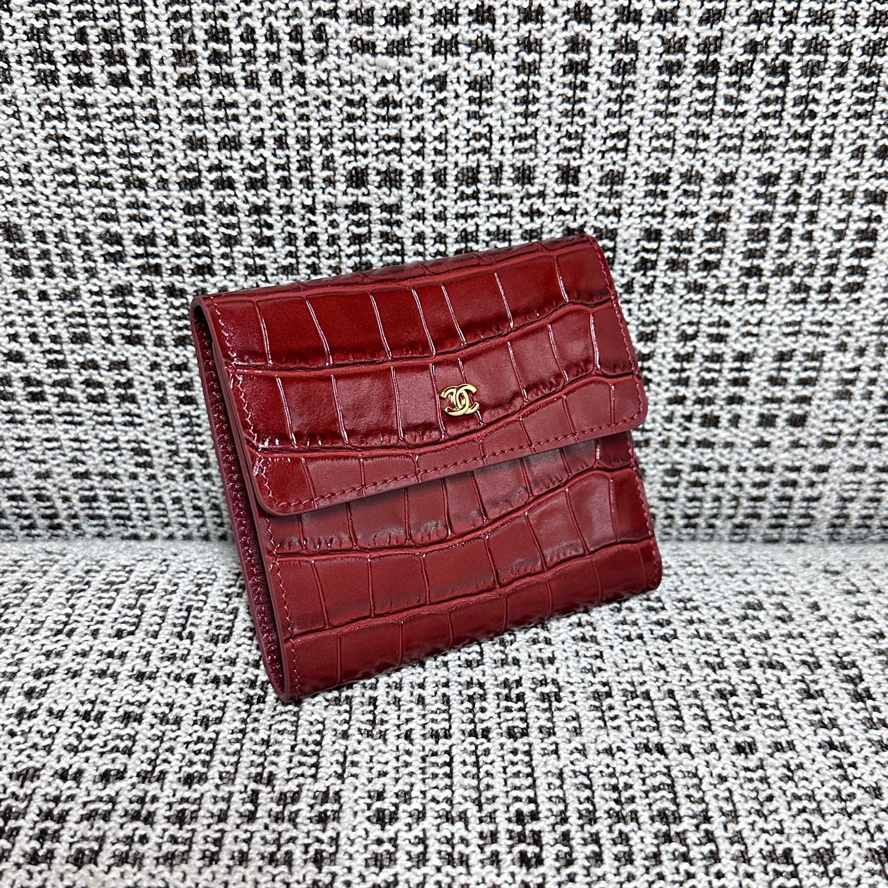 CHANEL 26S FLAP WALLET 11 IN DARK RED CROCODILE-EMBOSSED CALFSKIN STYLE 4