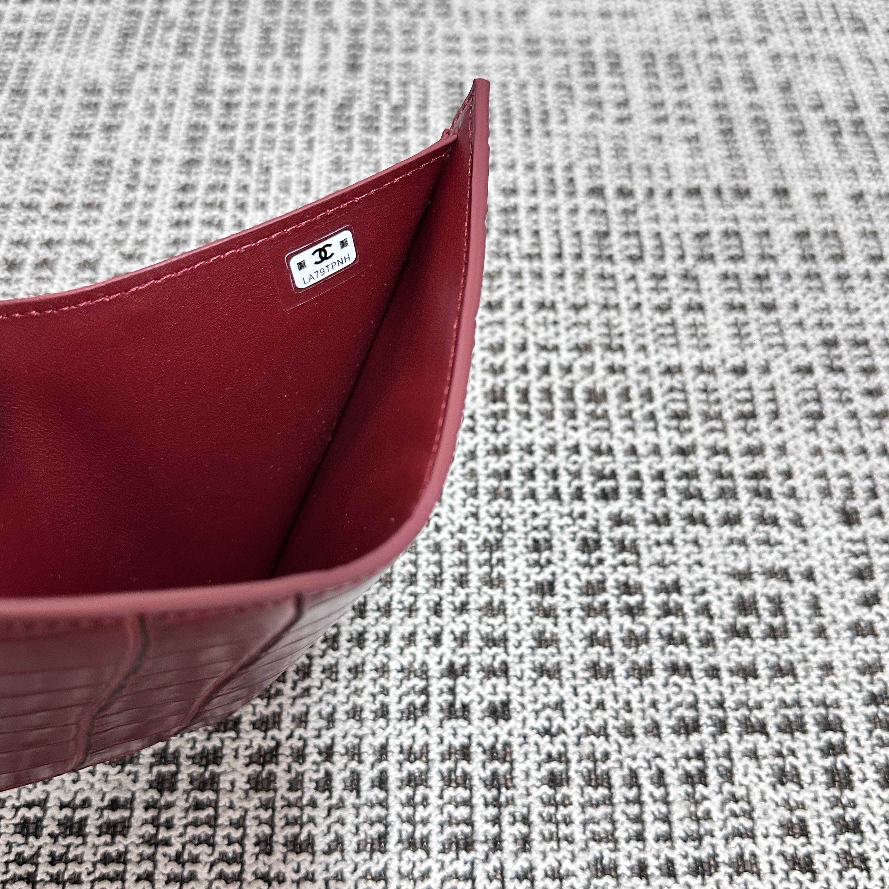 CHANEL 26S FLAP WALLET 11 IN DARK RED CROCODILE-EMBOSSED CALFSKIN STYLE 4