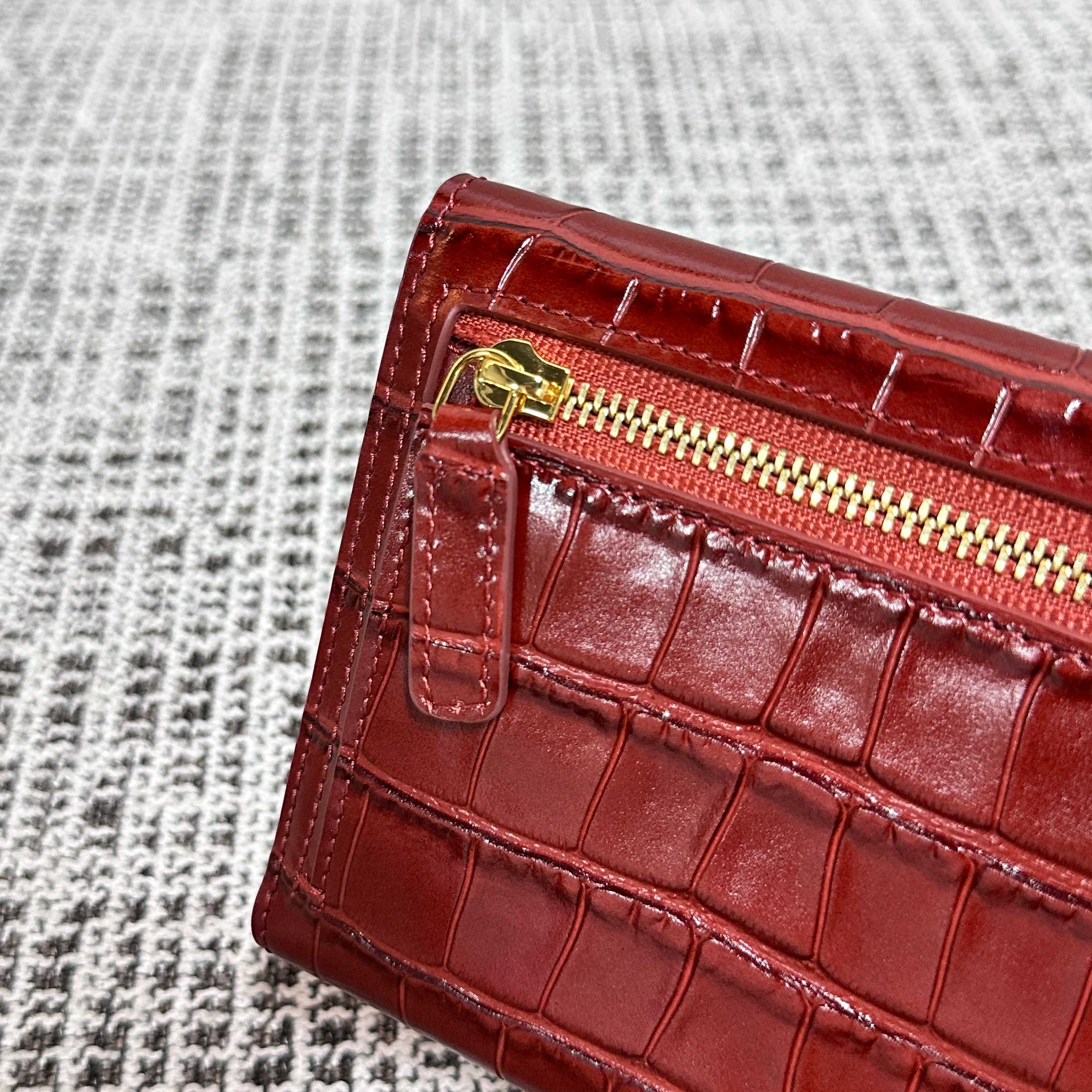 CHANEL 26S FLAP WALLET 11 IN DARK RED CROCODILE-EMBOSSED CALFSKIN STYLE 4