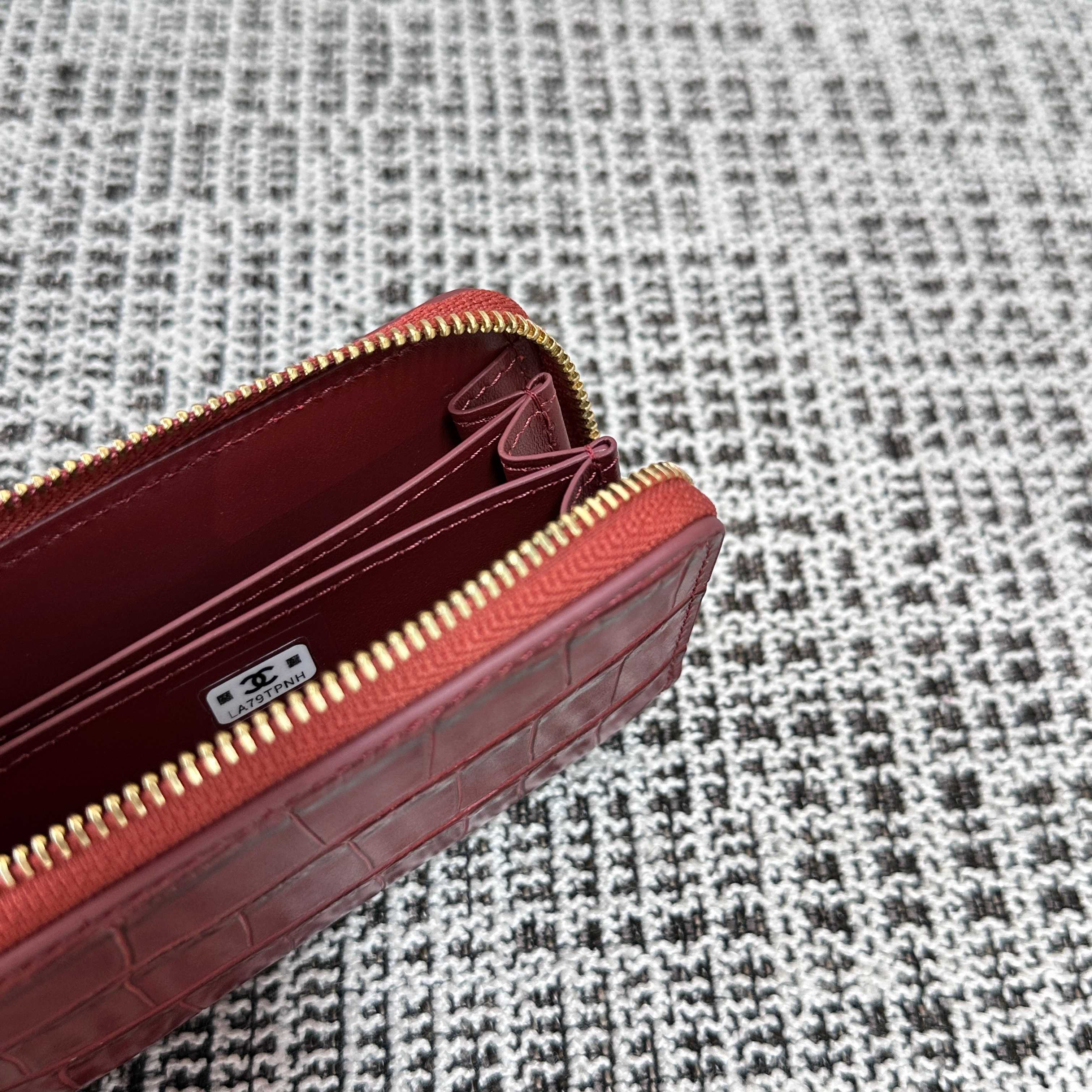 CHANEL 26S ZIPPER WALLET 11 IN DARK RED CROCODILE-EMBOSSED CALFSKIN