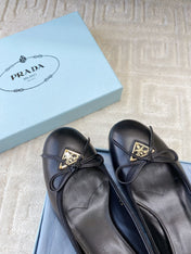 BALLERINA PUMPS WITH TRIANGLE LOGO AND BOW IN BLACK CALFSKIN