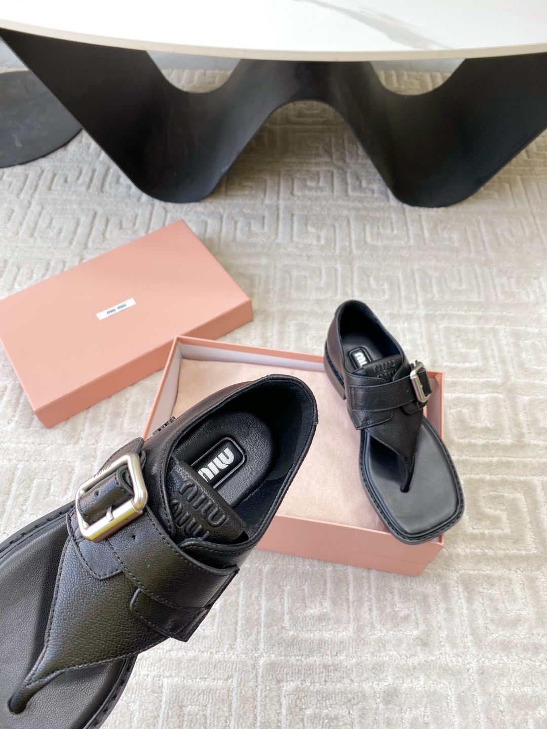 THONG SANDALS IN BLACK LAMBSKIN WITH SILVER BUCKLE