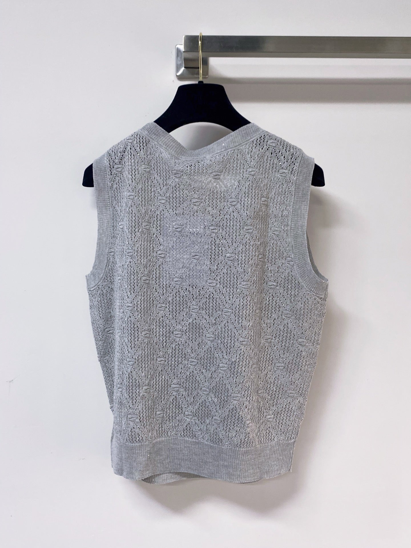 CHANEL 26S SLEEVELESS SWEATER STYLE 1047