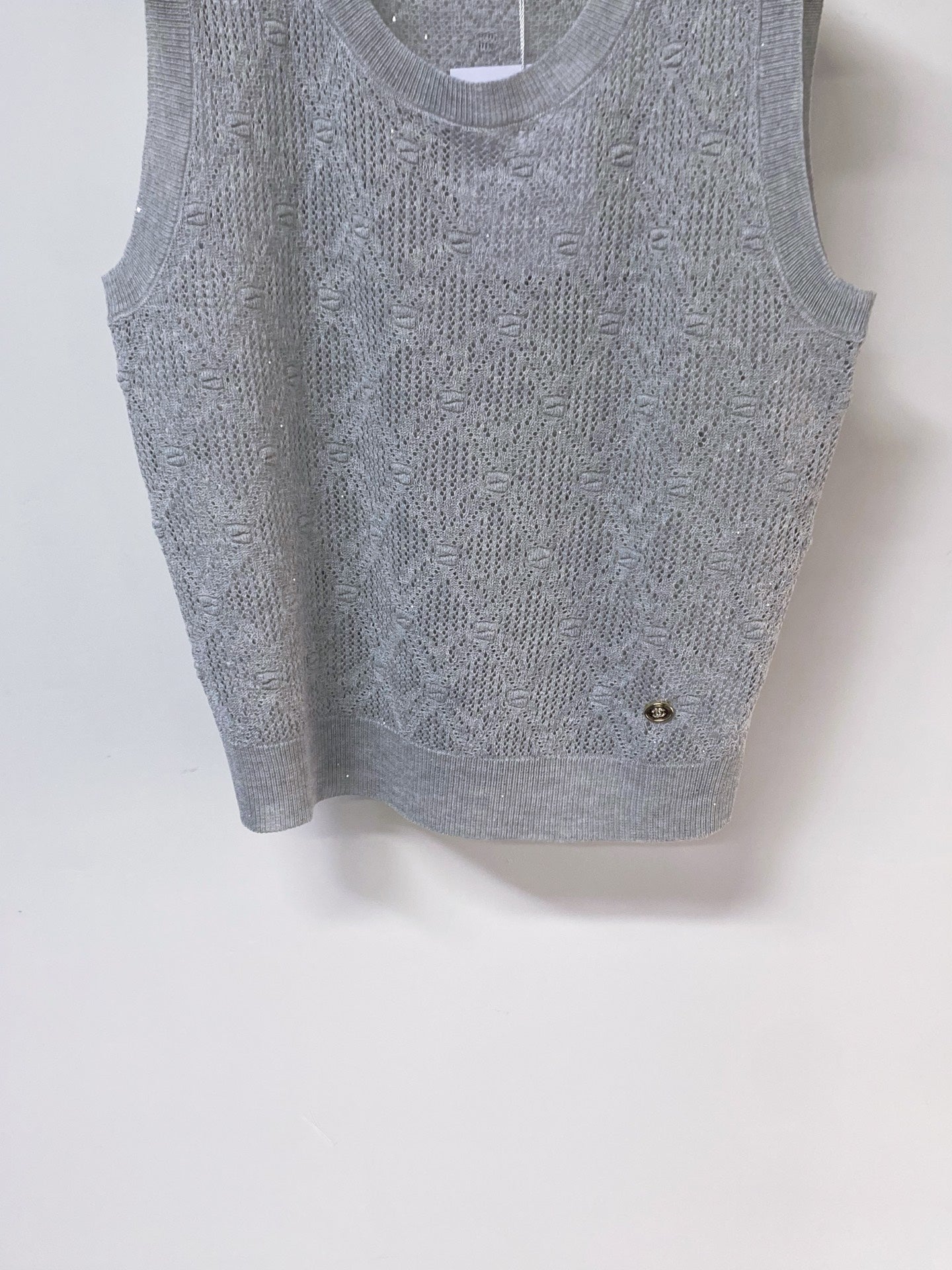 CHANEL 26S SLEEVELESS SWEATER STYLE 1047