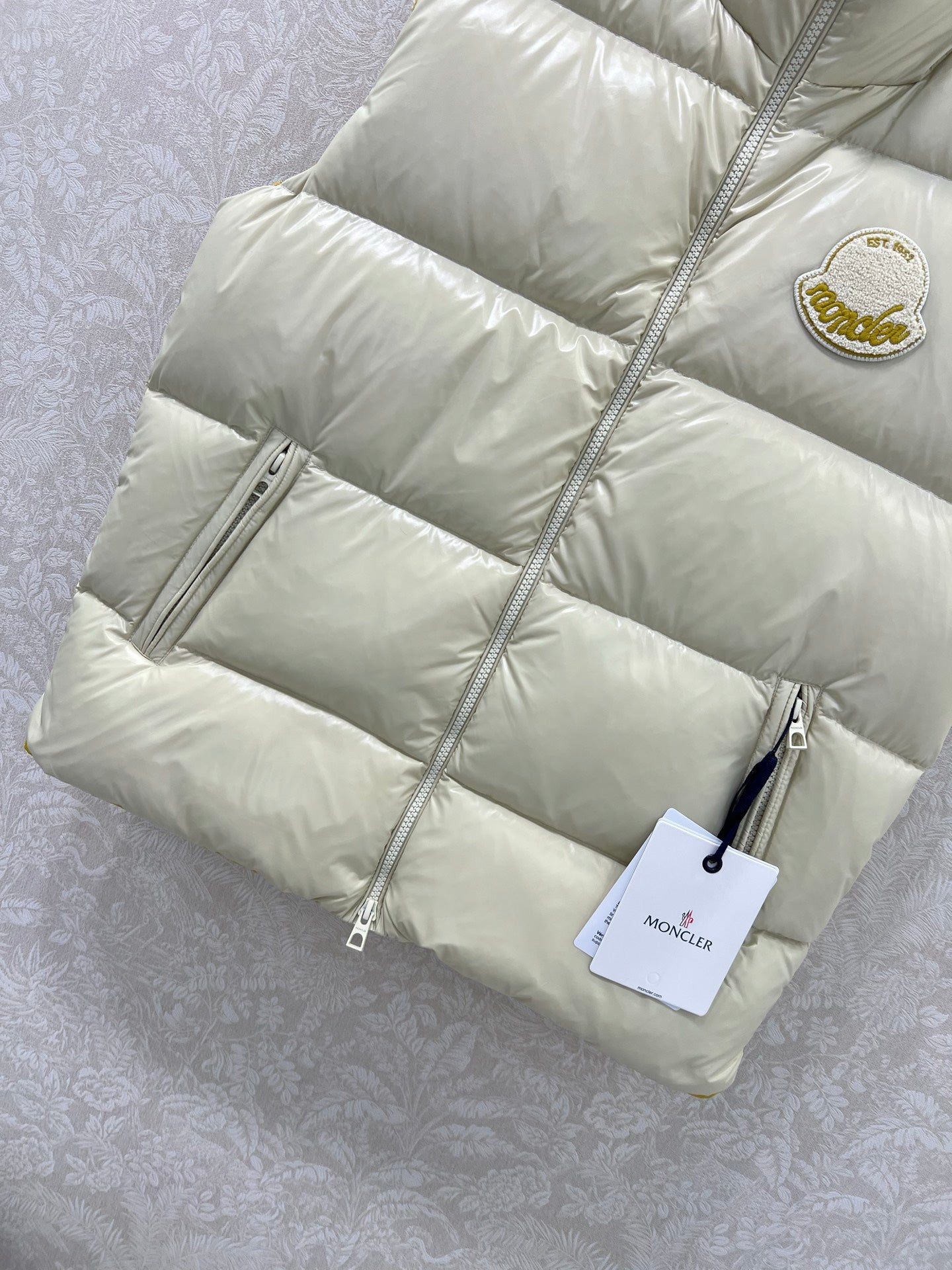MONCLER 25S DOWN VEST 299326