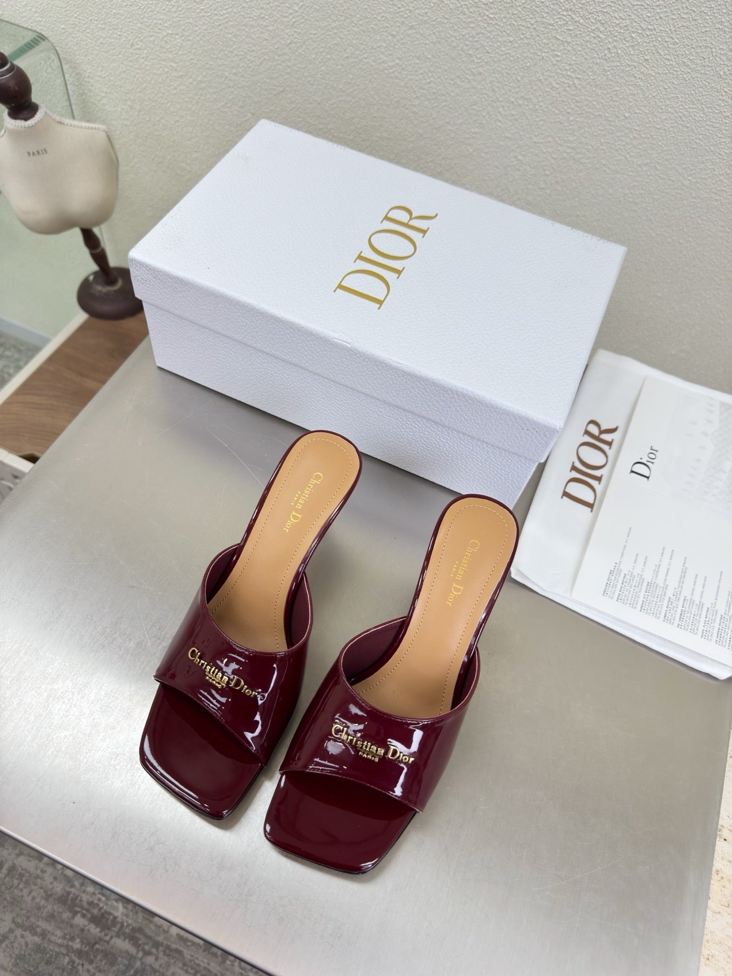 DIOR 26S KITTEN HEEL MULE SANDALS IN BURGUNDY RED PATENT CALFSKIN WITH LOGO