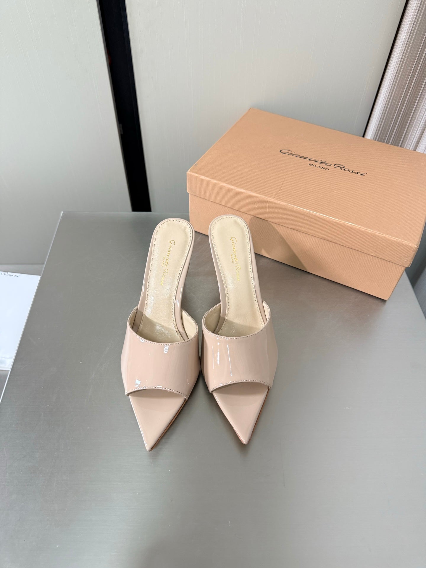 GIANVITO ROSSI 26S POINTED-TOE SANDALS 90 MM IN BEIGE PATENT CALFSKIN