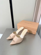 GIANVITO ROSSI 26S POINTED-TOE SANDALS 90 MM IN BEIGE PATENT CALFSKIN